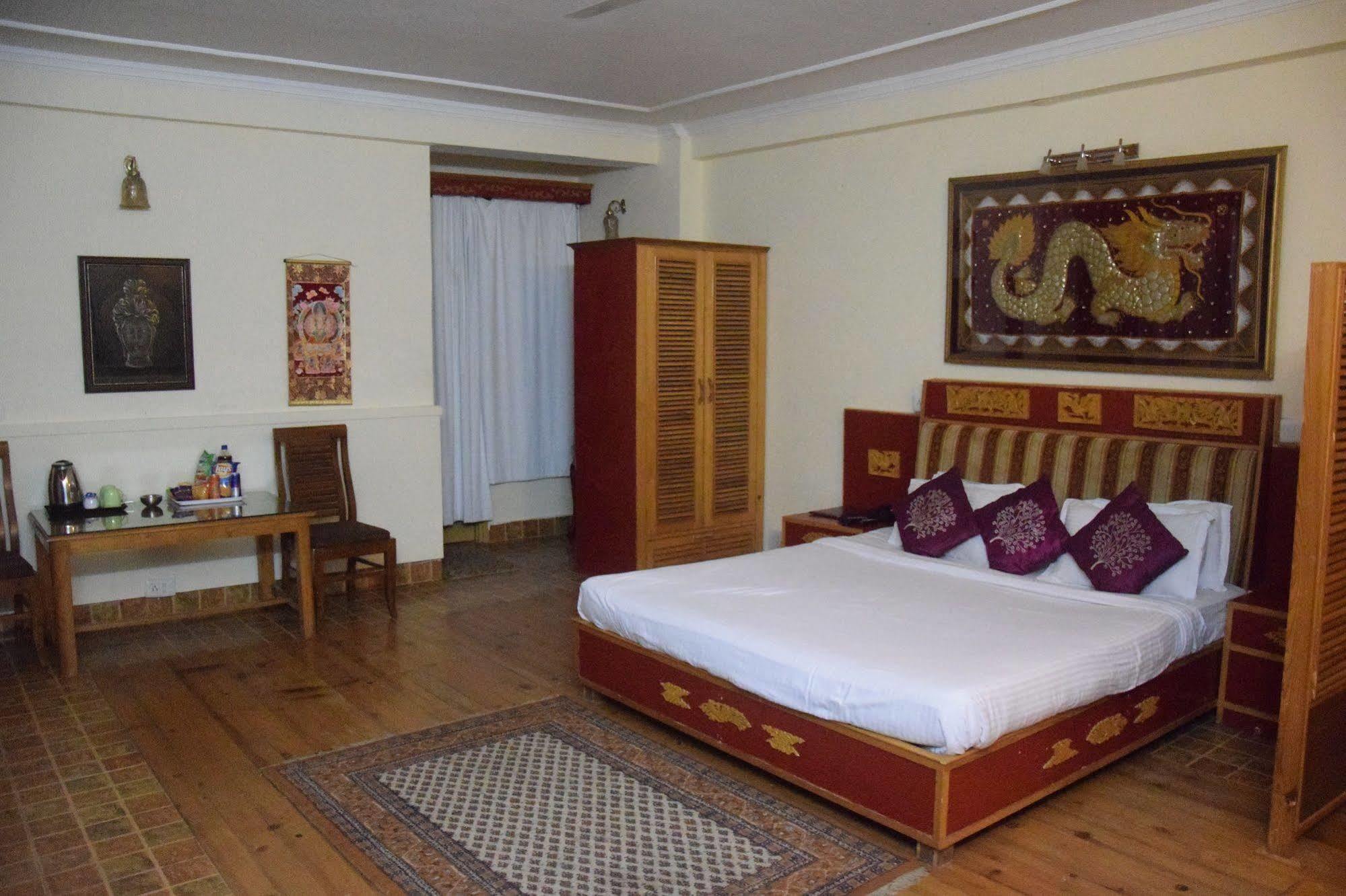 Una Comfort Nandini Hotell Dharamshala Eksteriør bilde