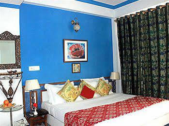 Una Comfort Nandini Hotell Dharamshala Eksteriør bilde